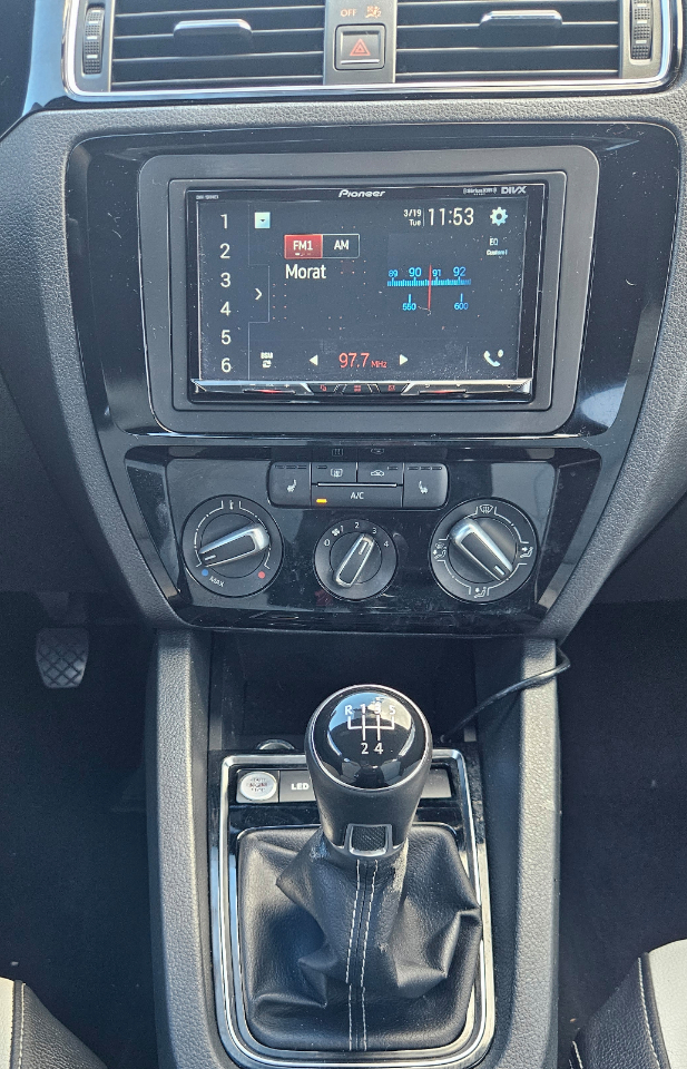 Volkswagen Jetta SE 5M 2016 Volkswagen Jetta SE 5M 2016