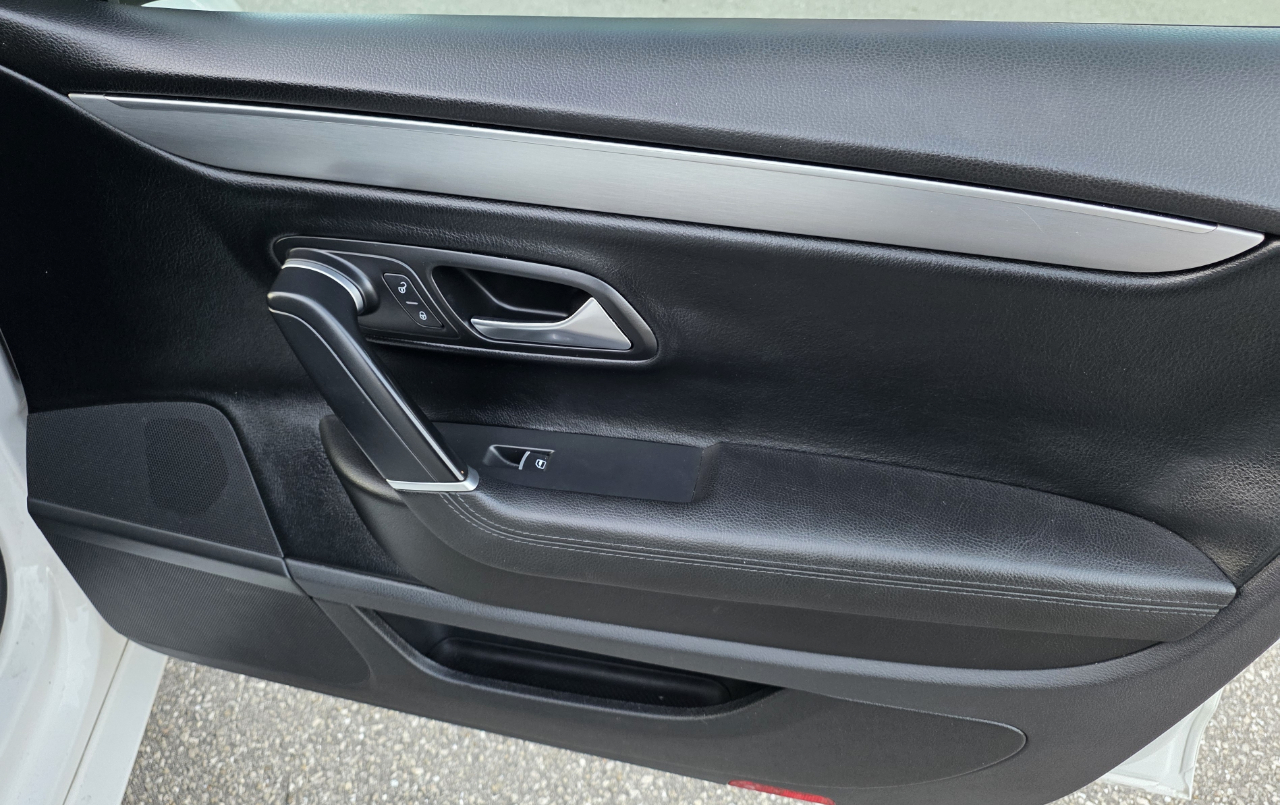 Volkswagen CC Lux PZEV 2013