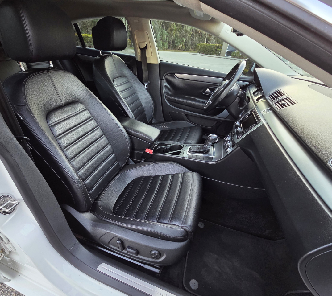 Volkswagen CC Lux PZEV 2013