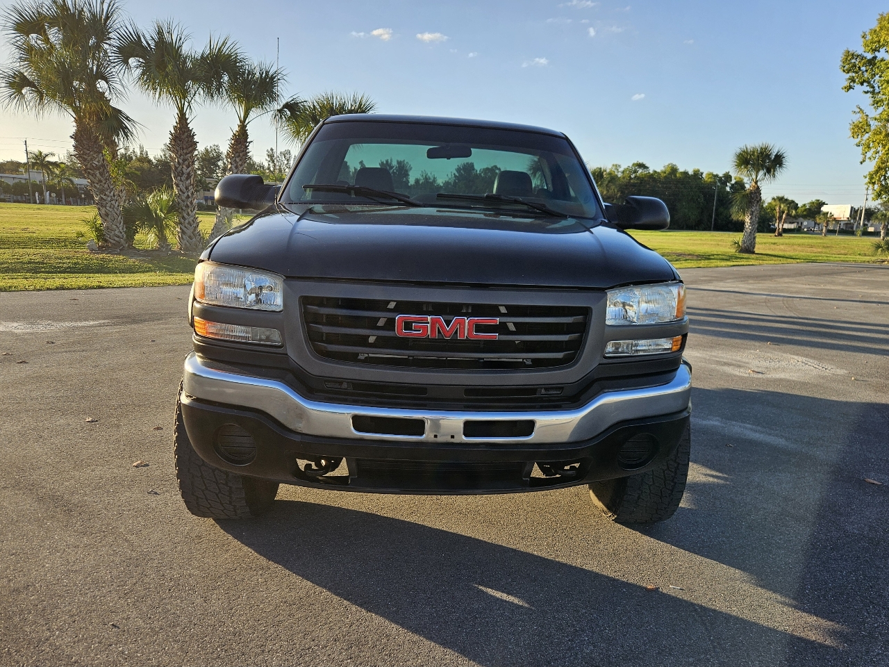 GMC Sierra 2500HD Work Truck 4WD 2004 GMC Sierra 2500HD Work Truck 4WD 2004