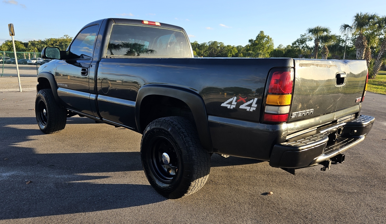 GMC Sierra 2500HD Work Truck 4WD 2004 GMC Sierra 2500HD Work Truck 4WD 2004