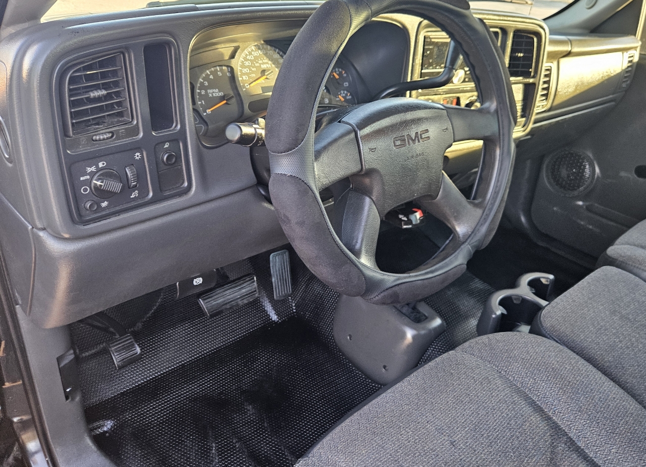 GMC Sierra 2500HD Work Truck 4WD 2004 GMC Sierra 2500HD Work Truck 4WD 2004