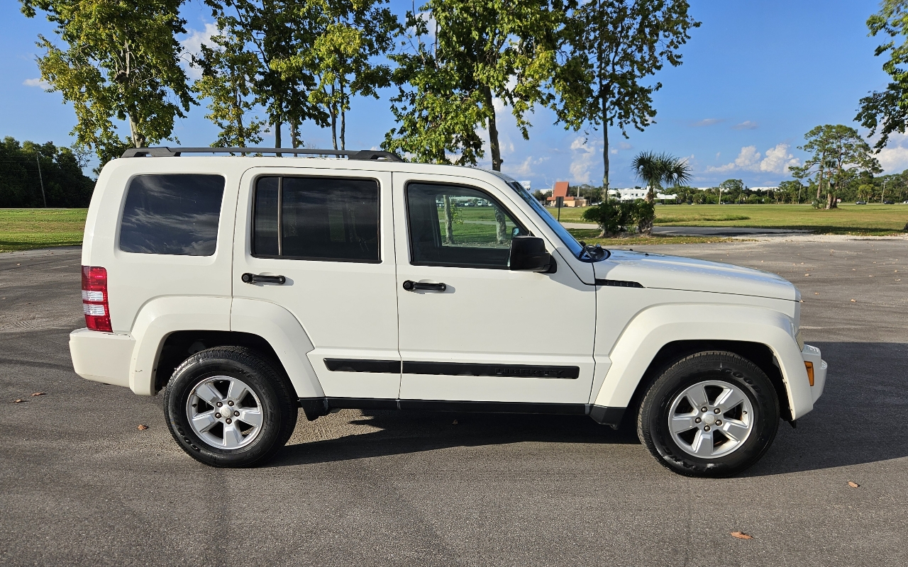 Jeep Liberty Sport 4WD 2010 Jeep Liberty Sport 4WD 2010