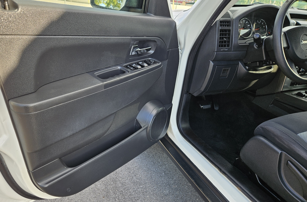 Jeep Liberty Sport 4WD 2010 Jeep Liberty Sport 4WD 2010