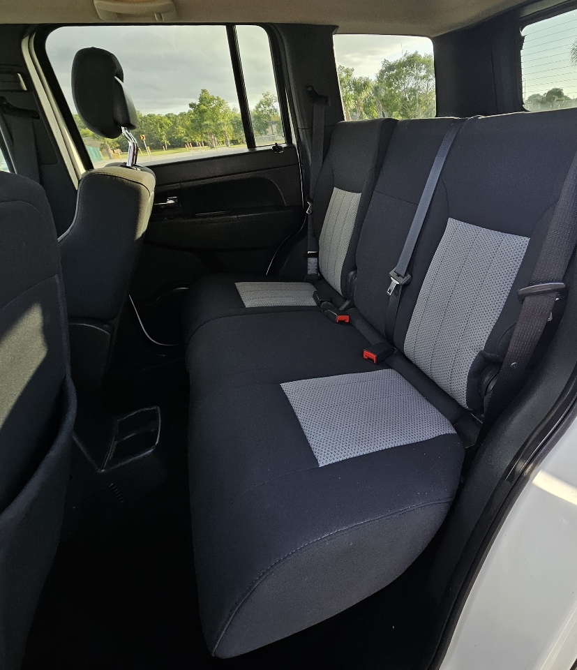 Jeep Liberty Sport 4WD 2010 Jeep Liberty Sport 4WD 2010