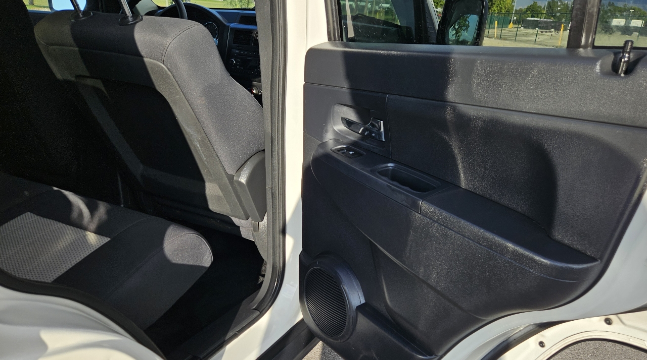 Jeep Liberty Sport 4WD 2010 Jeep Liberty Sport 4WD 2010