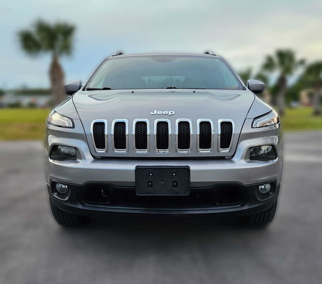 2016 Jeep Cherokee Latitude photo 2