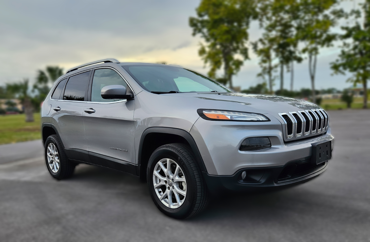 2016 Jeep Cherokee Latitude photo 3