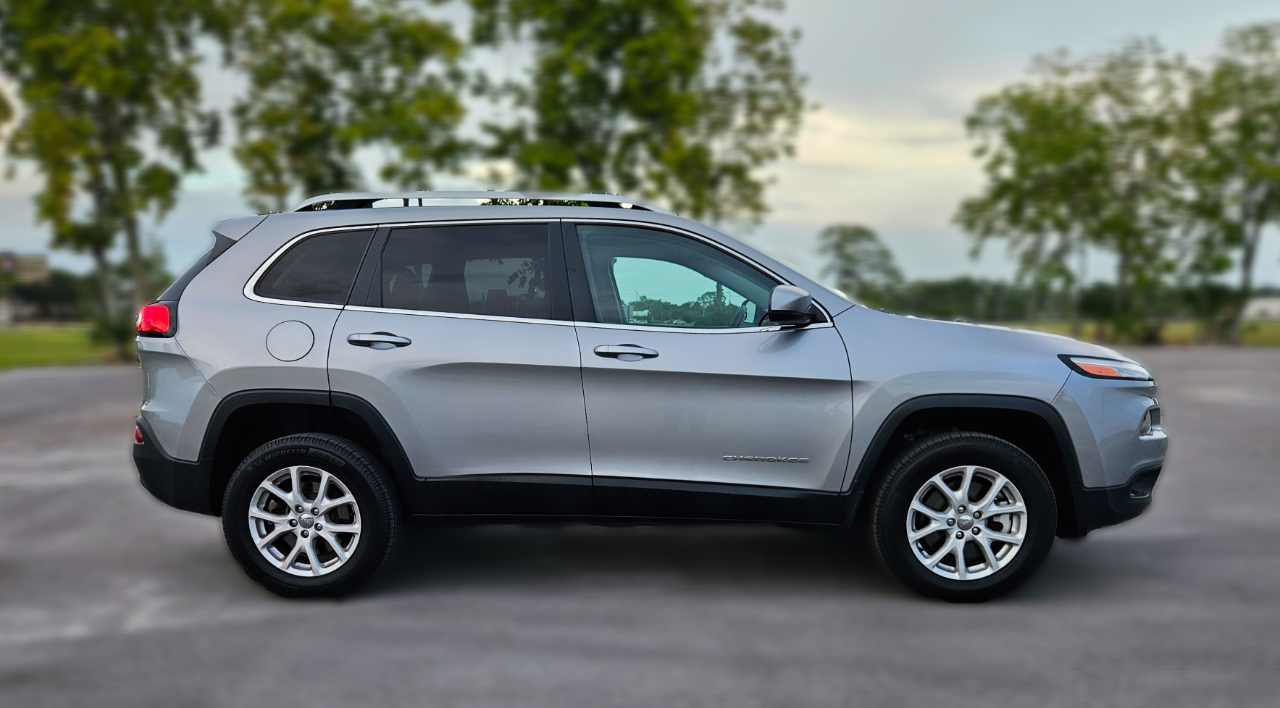 2016 Jeep Cherokee Latitude photo 4