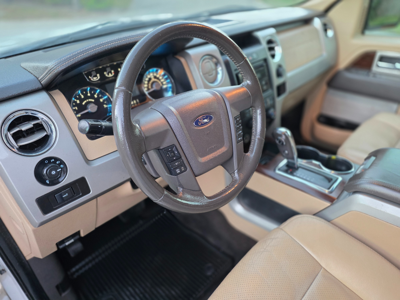 Ford F-150 Lariat SuperCrew 5.5-ft. Bed 2WD 2012