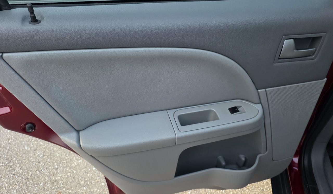 Mercury Montego 4dr Sdn 2WD Luxury 2005