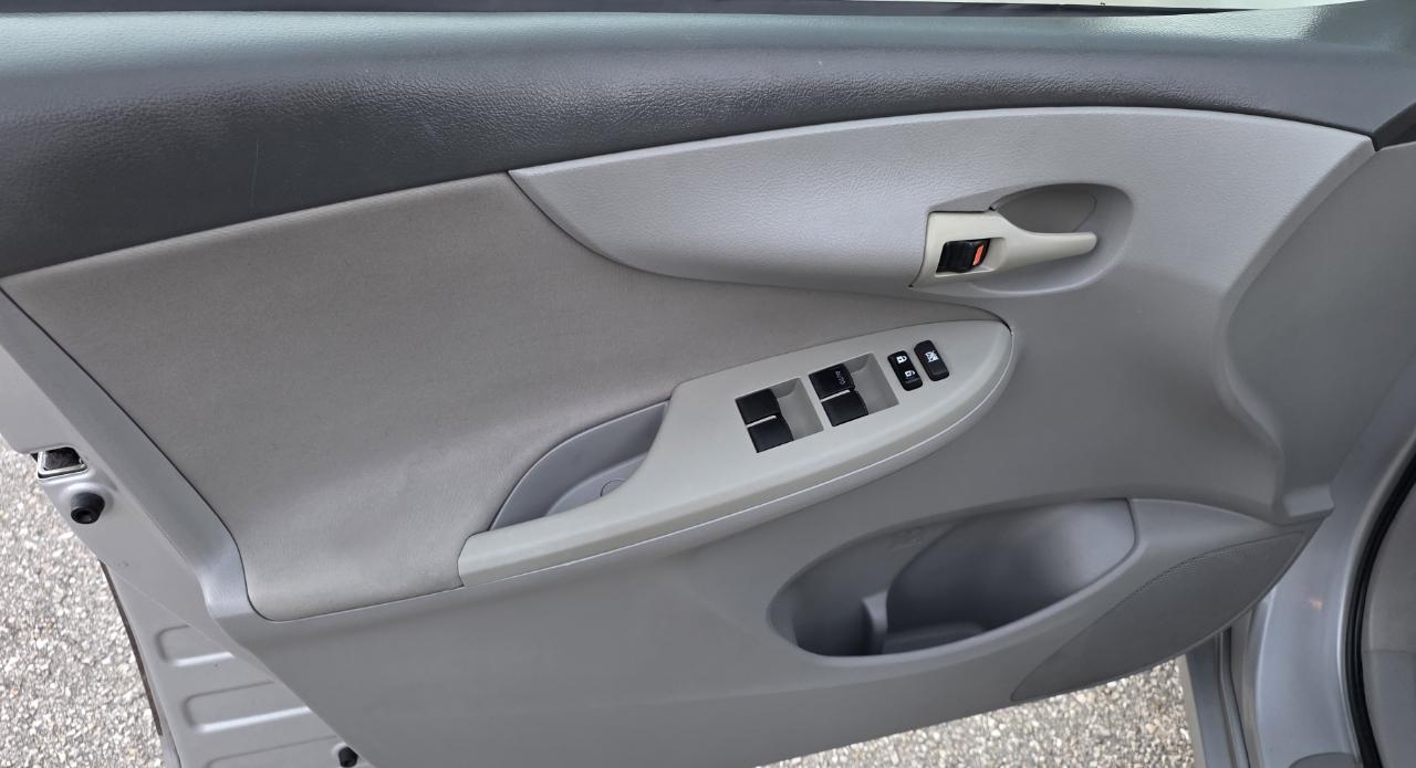 Toyota Corolla 4dr Sdn Auto LE (Natl) 2009