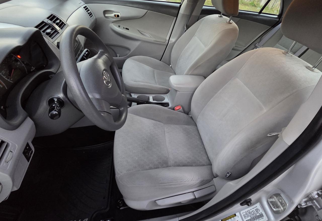 Toyota Corolla 4dr Sdn Auto LE (Natl) 2009