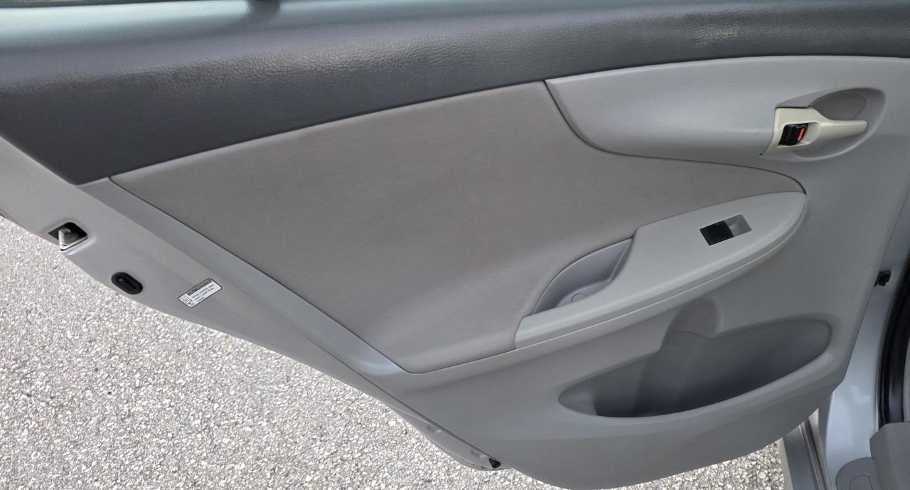 Toyota Corolla 4dr Sdn Auto LE (Natl) 2009