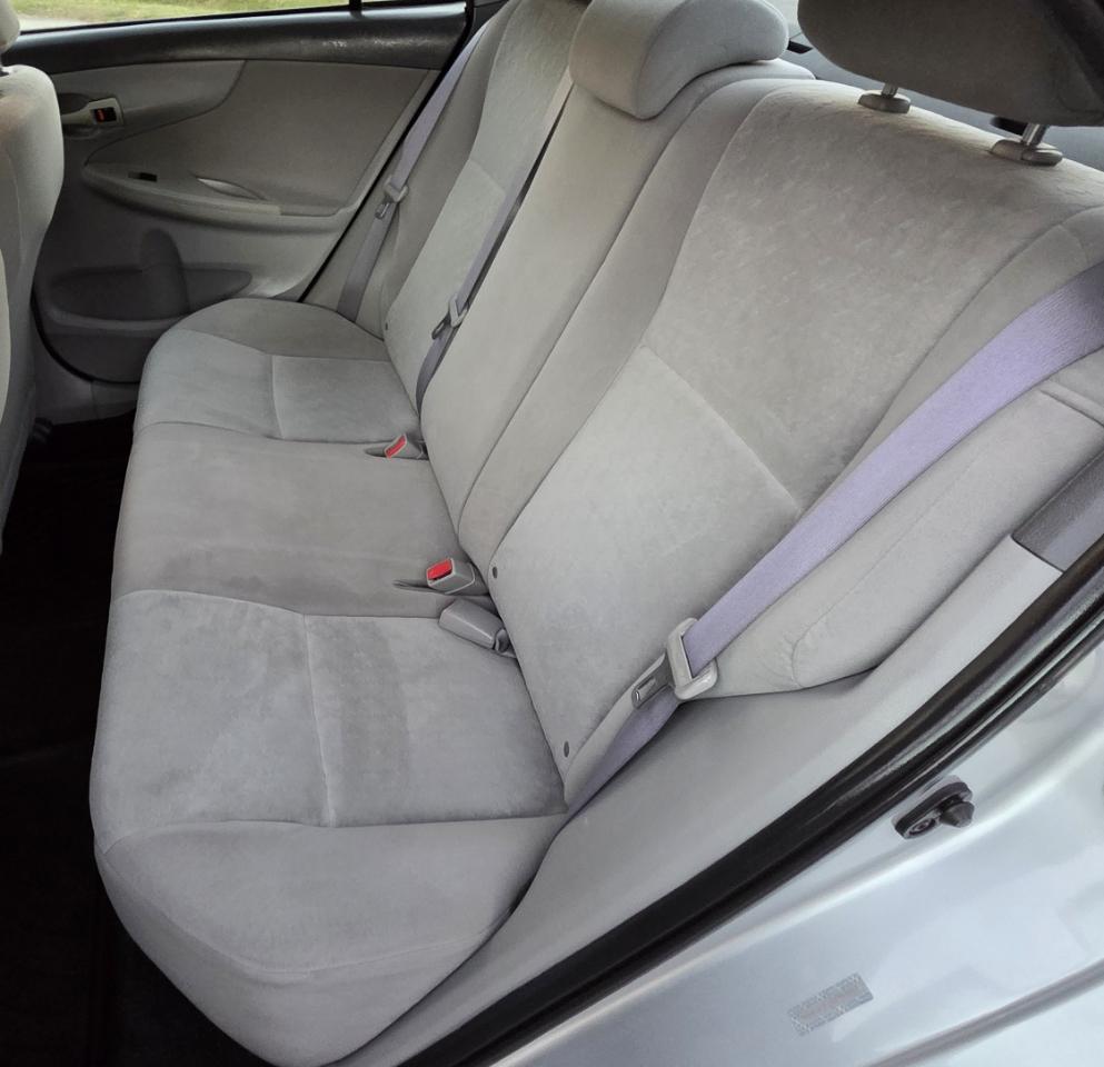 Toyota Corolla 4dr Sdn Auto LE (Natl) 2009