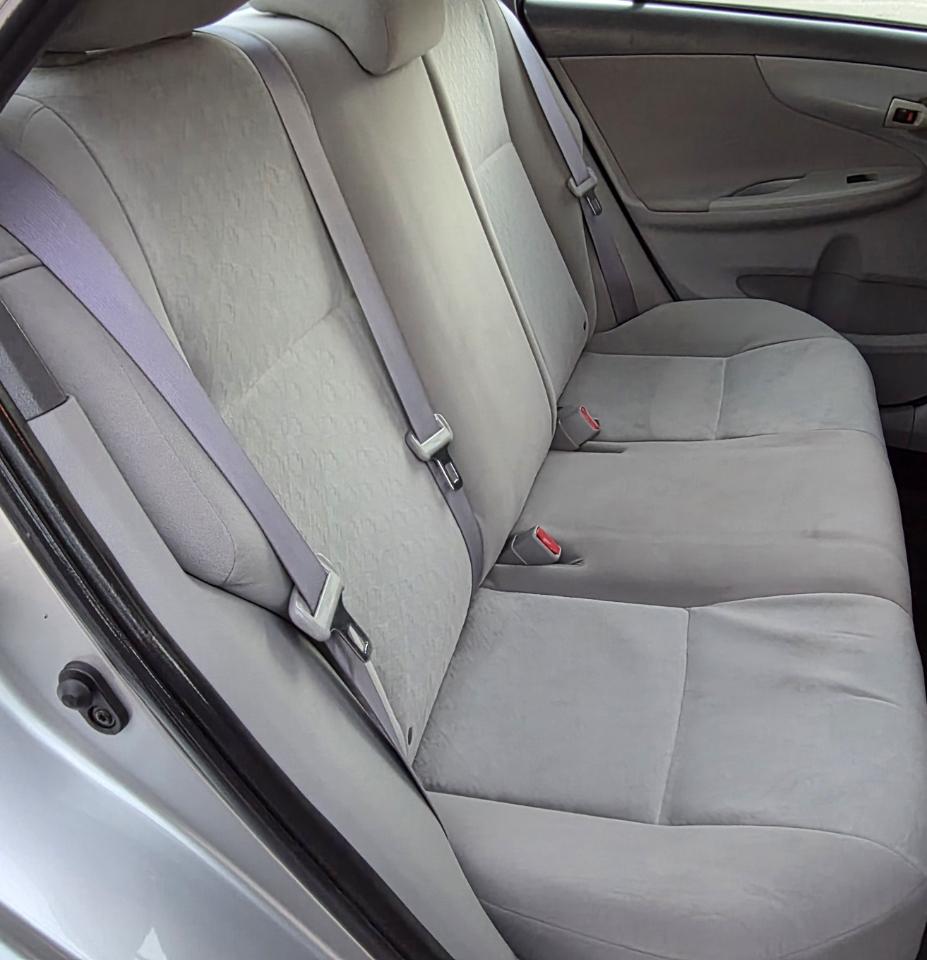 Toyota Corolla 4dr Sdn Auto LE (Natl) 2009