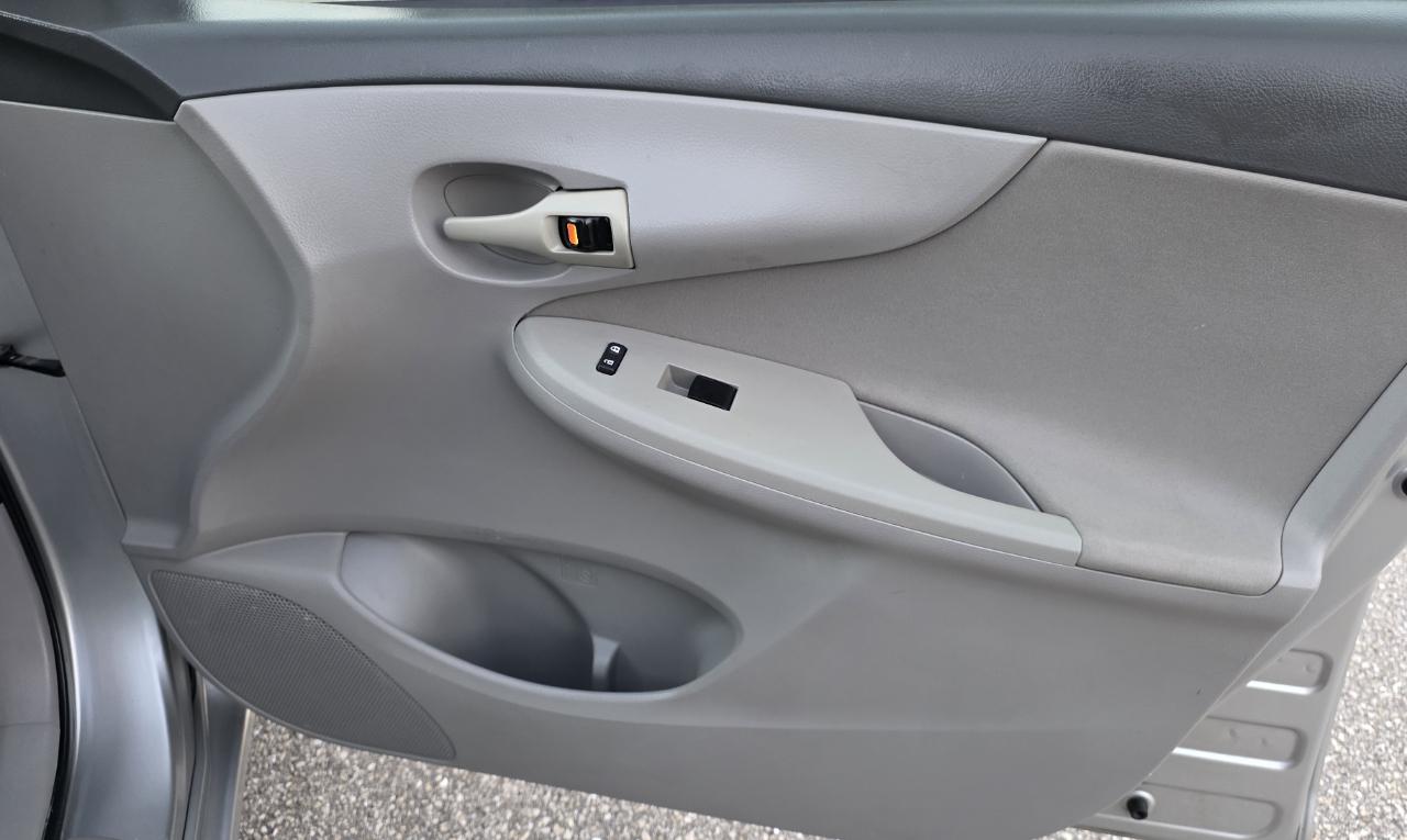 Toyota Corolla 4dr Sdn Auto LE (Natl) 2009