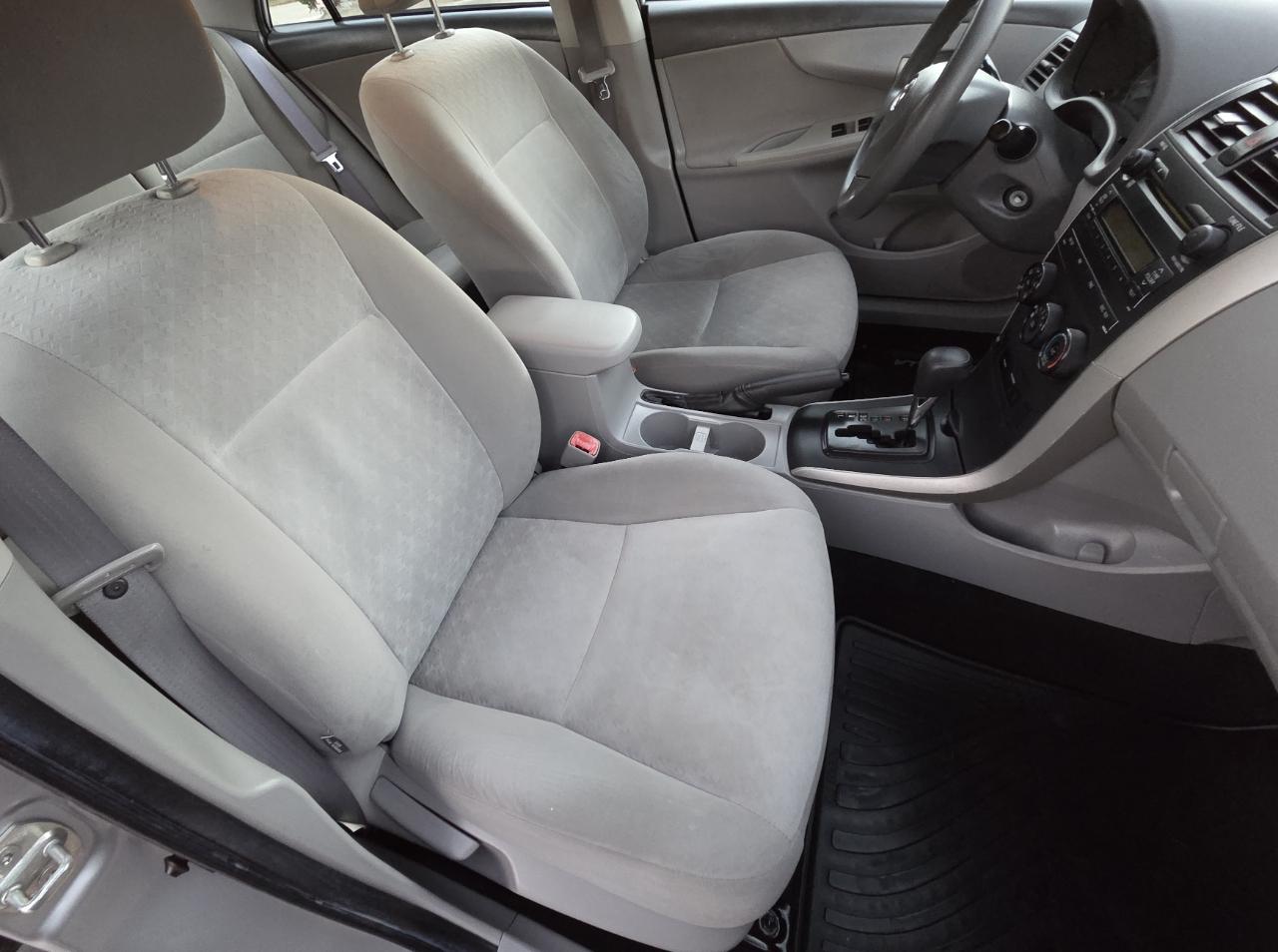 Toyota Corolla 4dr Sdn Auto LE (Natl) 2009