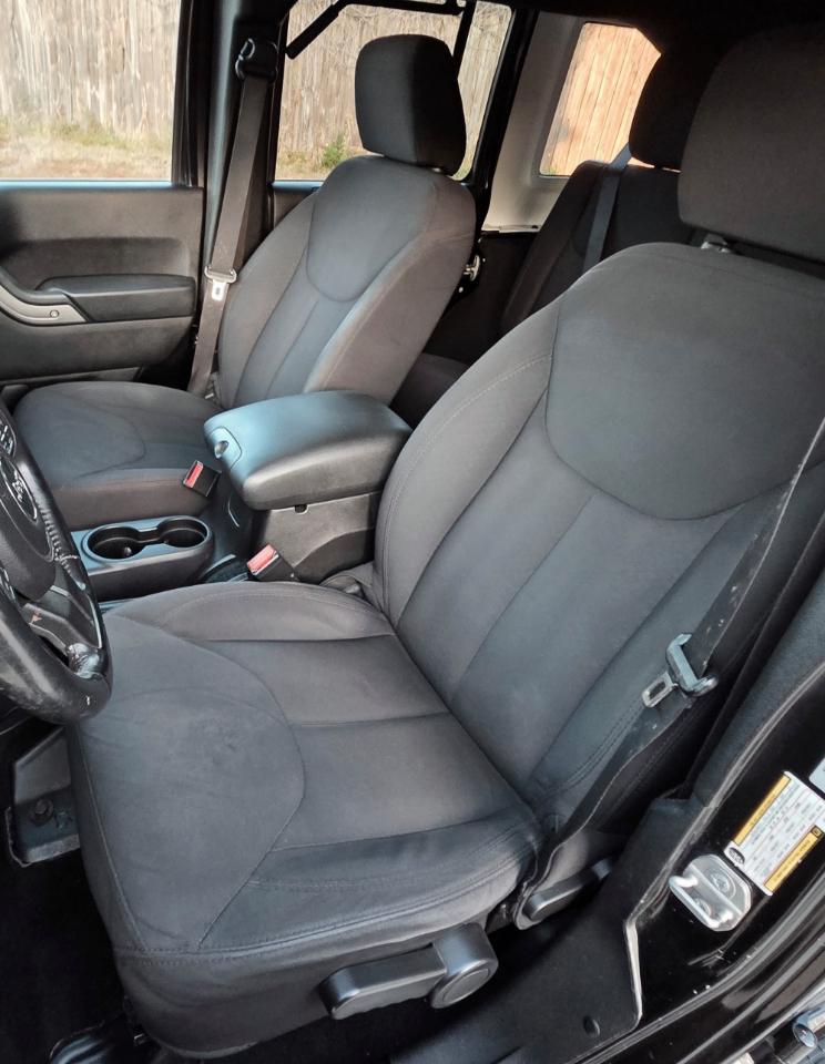 Jeep Wrangler Unlimited 4WD 4dr Sport 2015