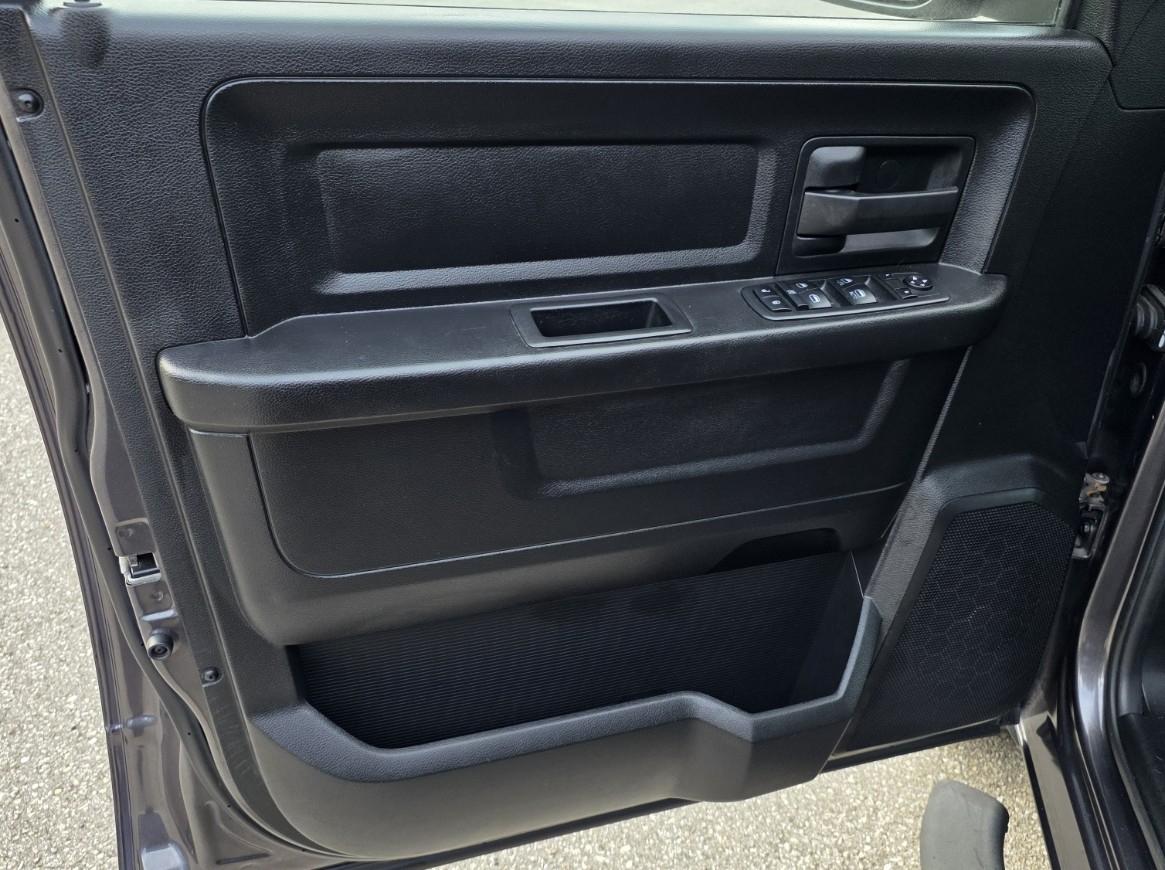 RAM 1500 Tradesman 4x2 Crew Cab 5'7" Box 2018