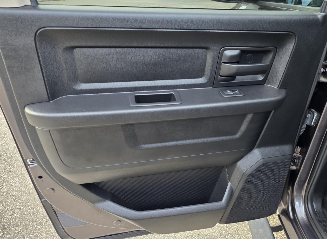 RAM 1500 Tradesman 4x2 Crew Cab 5'7" Box 2018