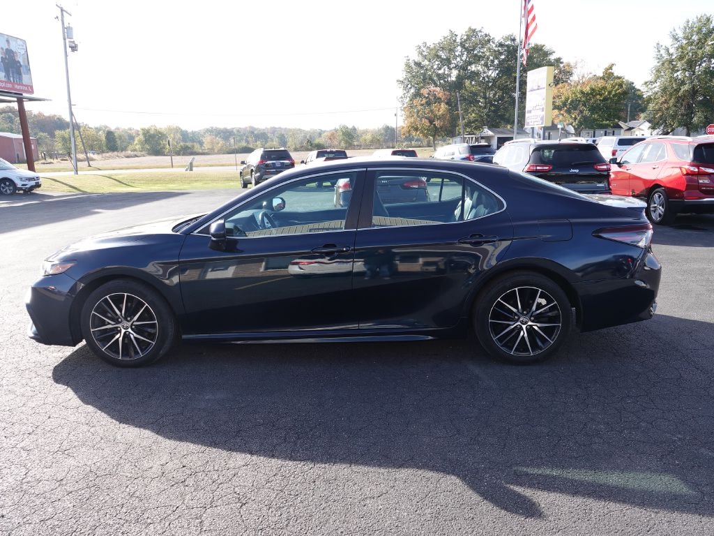 Toyota Camry SE 2021