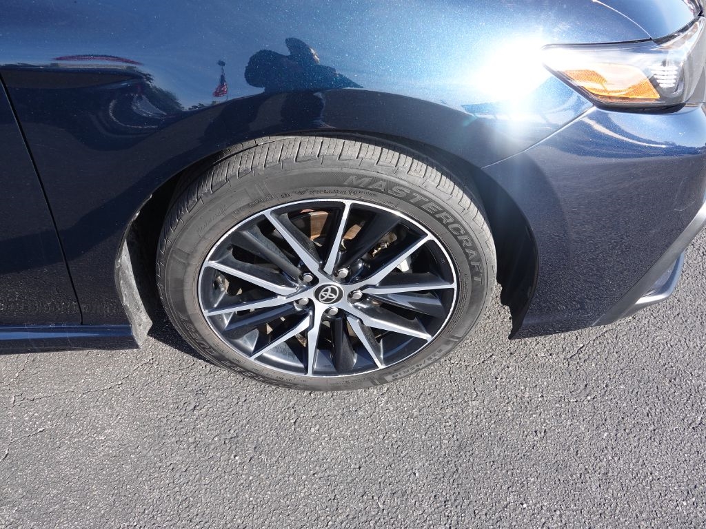 Toyota Camry SE 2021