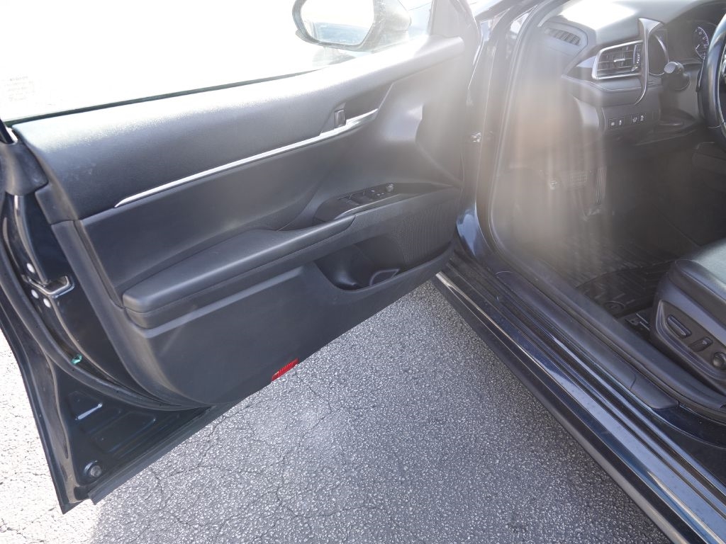 Toyota Camry SE 2021