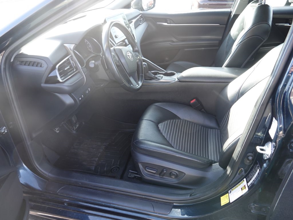 Toyota Camry SE 2021