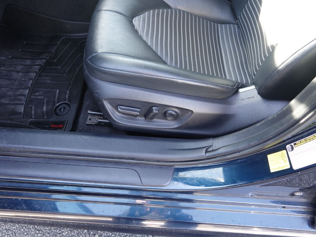 Toyota Camry SE 2021