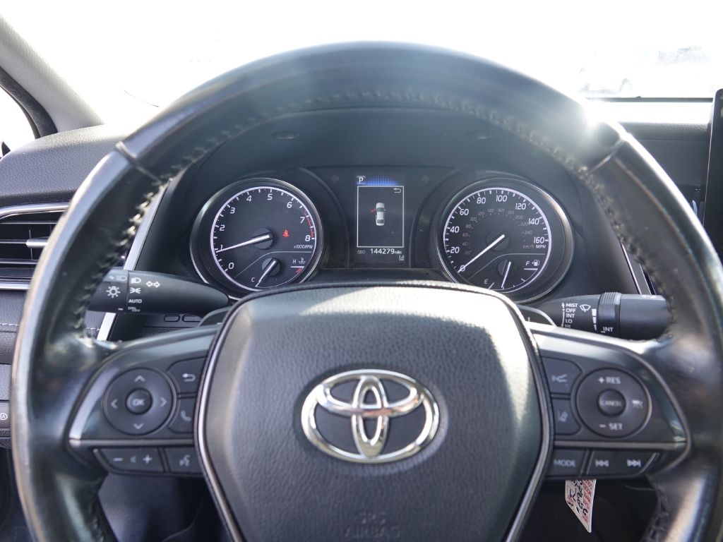 Toyota Camry SE 2021