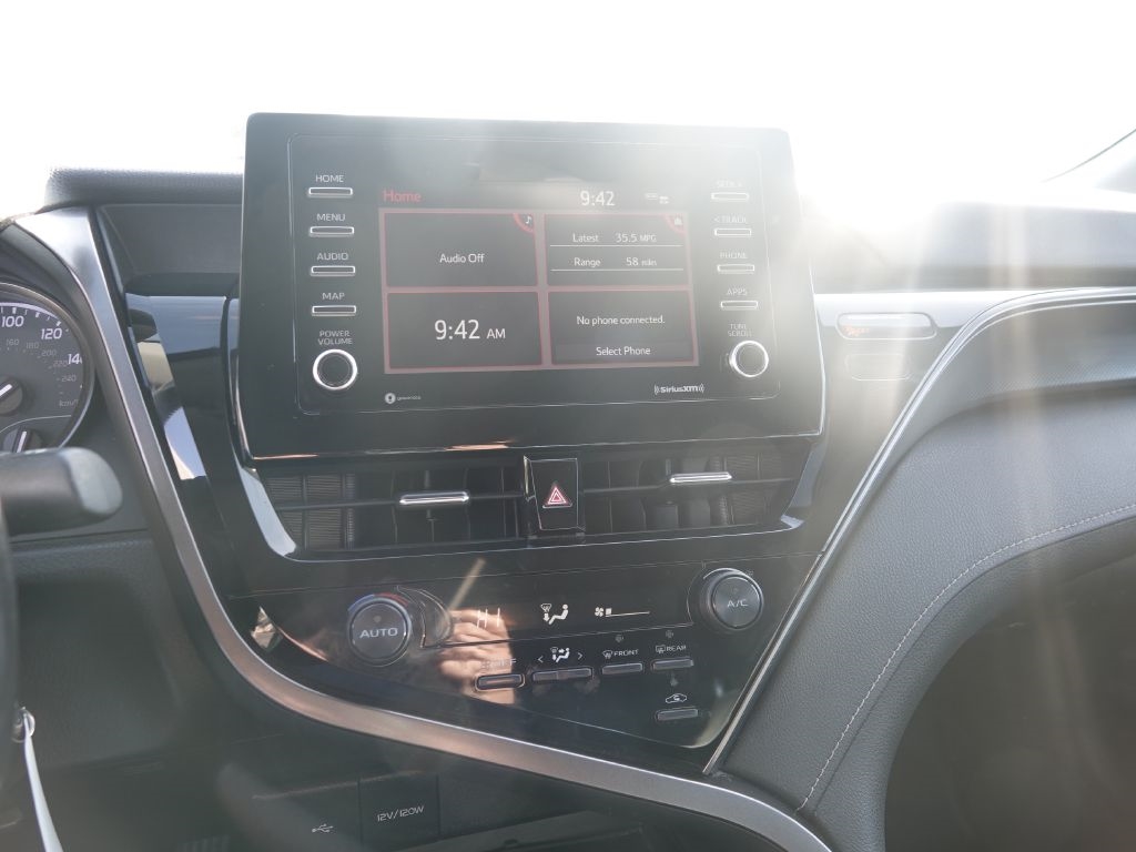 Toyota Camry SE 2021