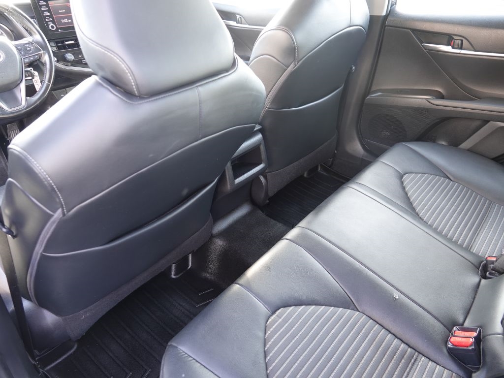 Toyota Camry SE 2021
