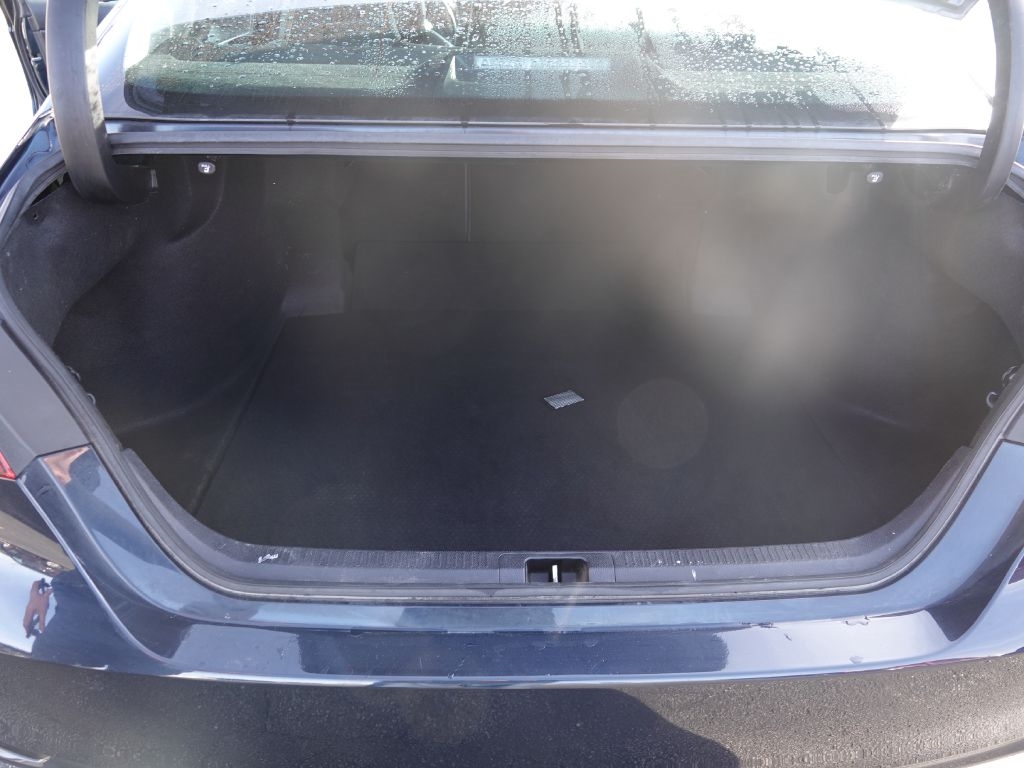 Toyota Camry SE 2021