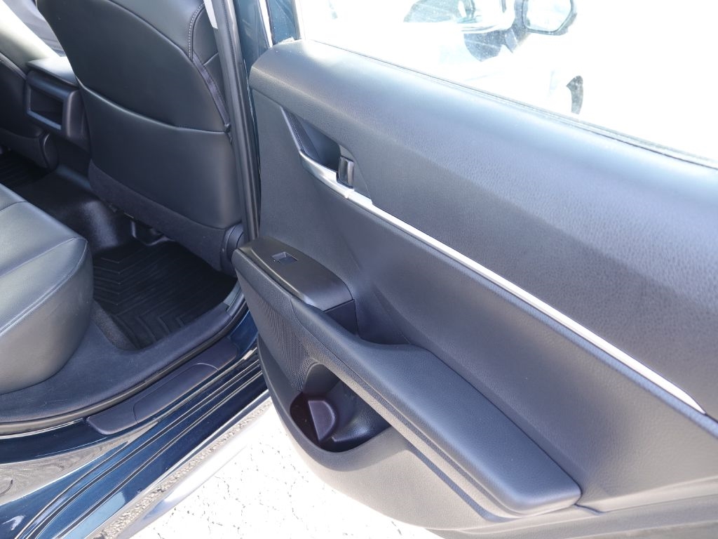 Toyota Camry SE 2021