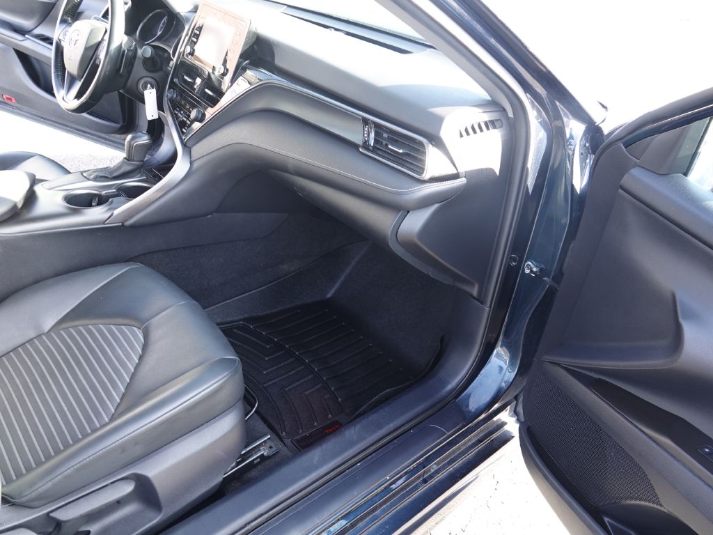 Toyota Camry SE 2021