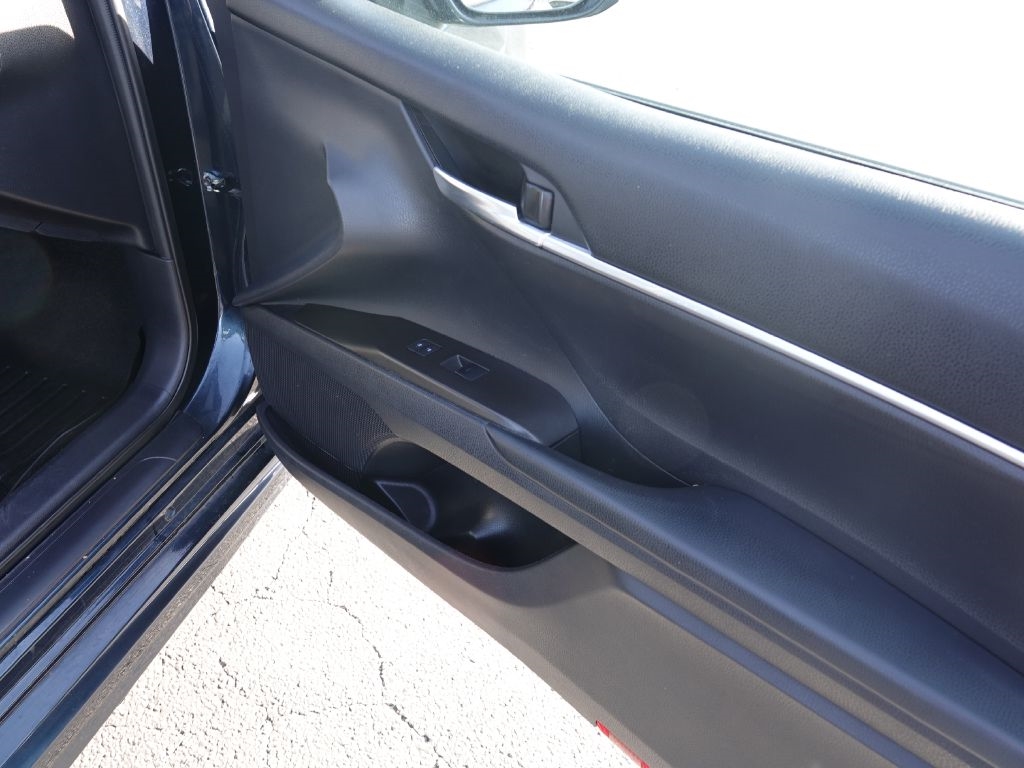 Toyota Camry SE 2021