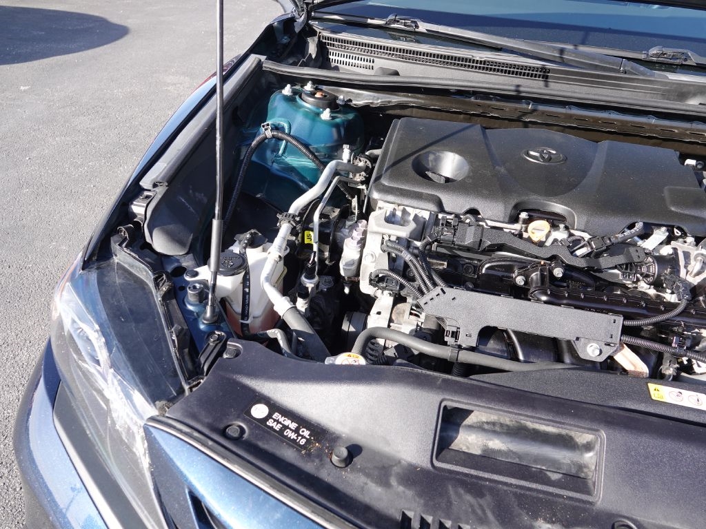 Toyota Camry SE 2021
