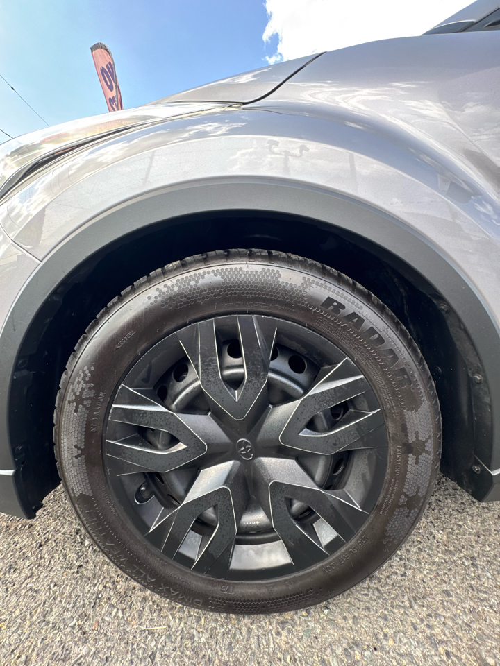 Toyota C-HR LE 2019 Toyota C-HR LE 2019