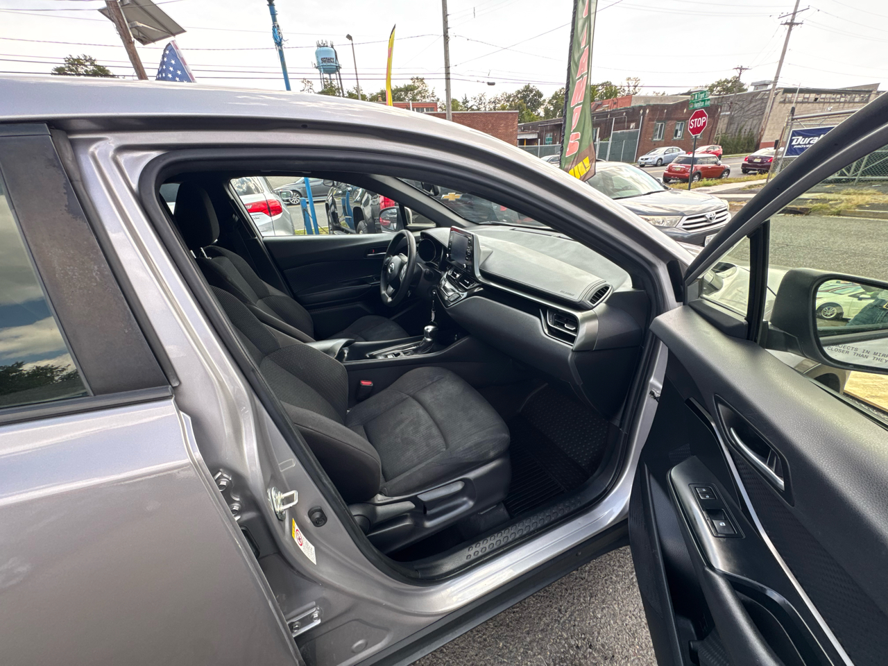 Toyota C-HR LE 2019 Toyota C-HR LE 2019