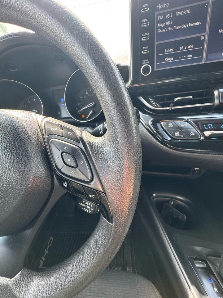 Toyota C-HR LE 2019 Toyota C-HR LE 2019