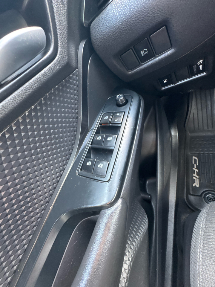 Toyota C-HR LE 2019 Toyota C-HR LE 2019