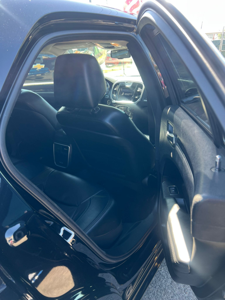 Chrysler 300 Limited RWD 2017 Chrysler 300 Limited RWD 2017