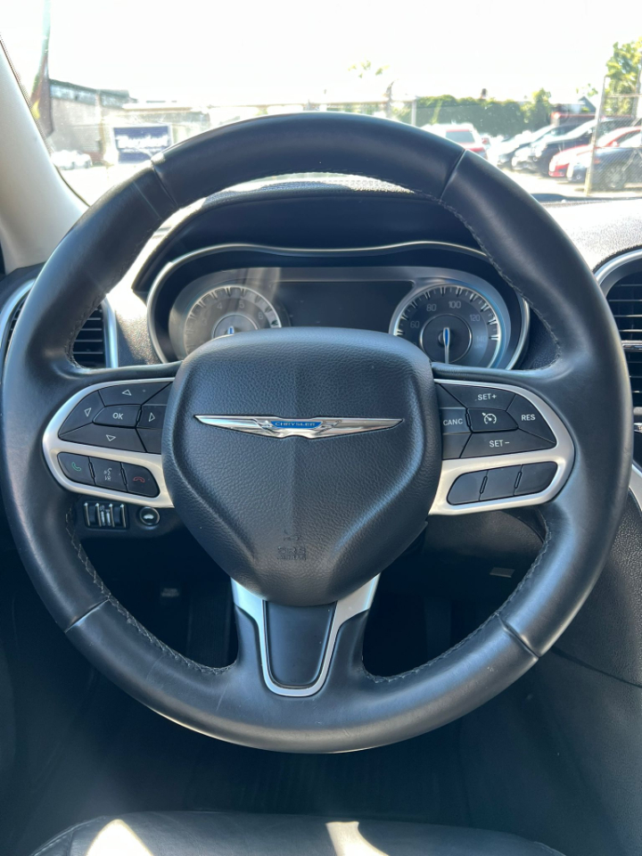 Chrysler 300 Limited RWD 2017 Chrysler 300 Limited RWD 2017