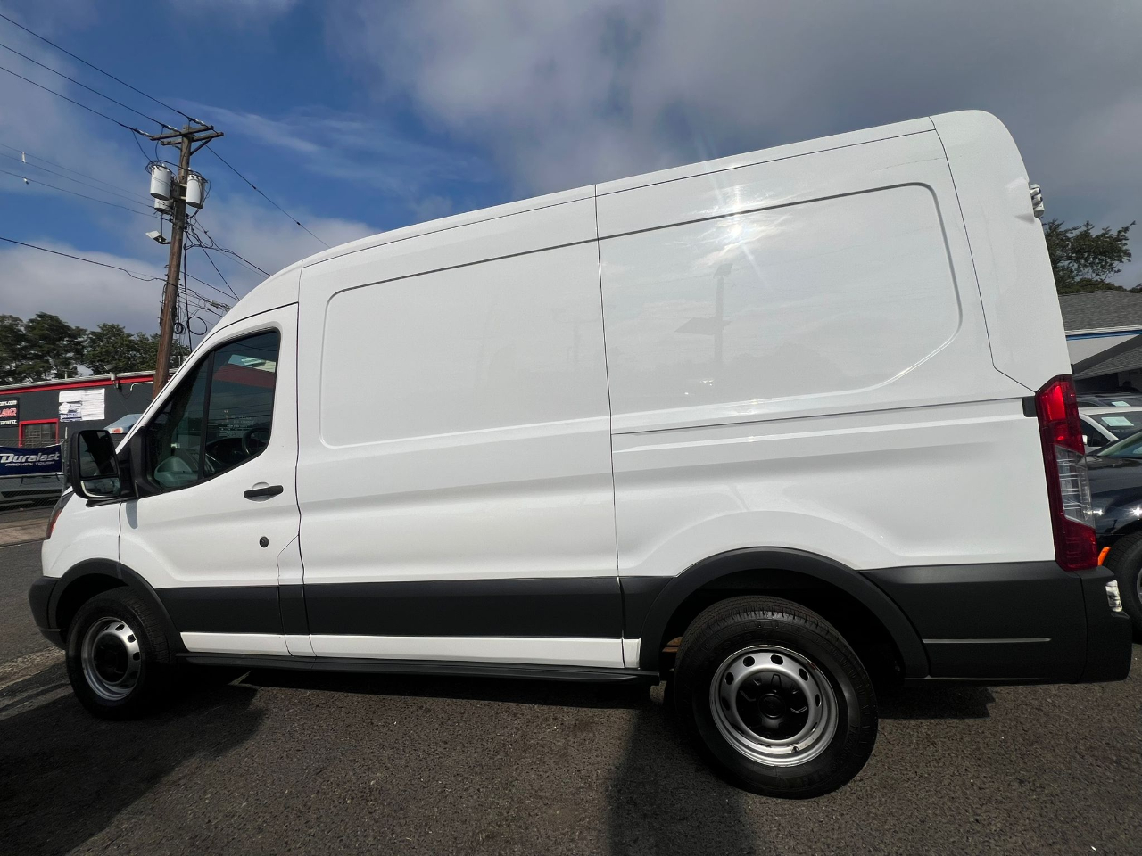 Ford Transit 250 Van Med. Roof w/Sliding Pass. 130-in. WB 2015