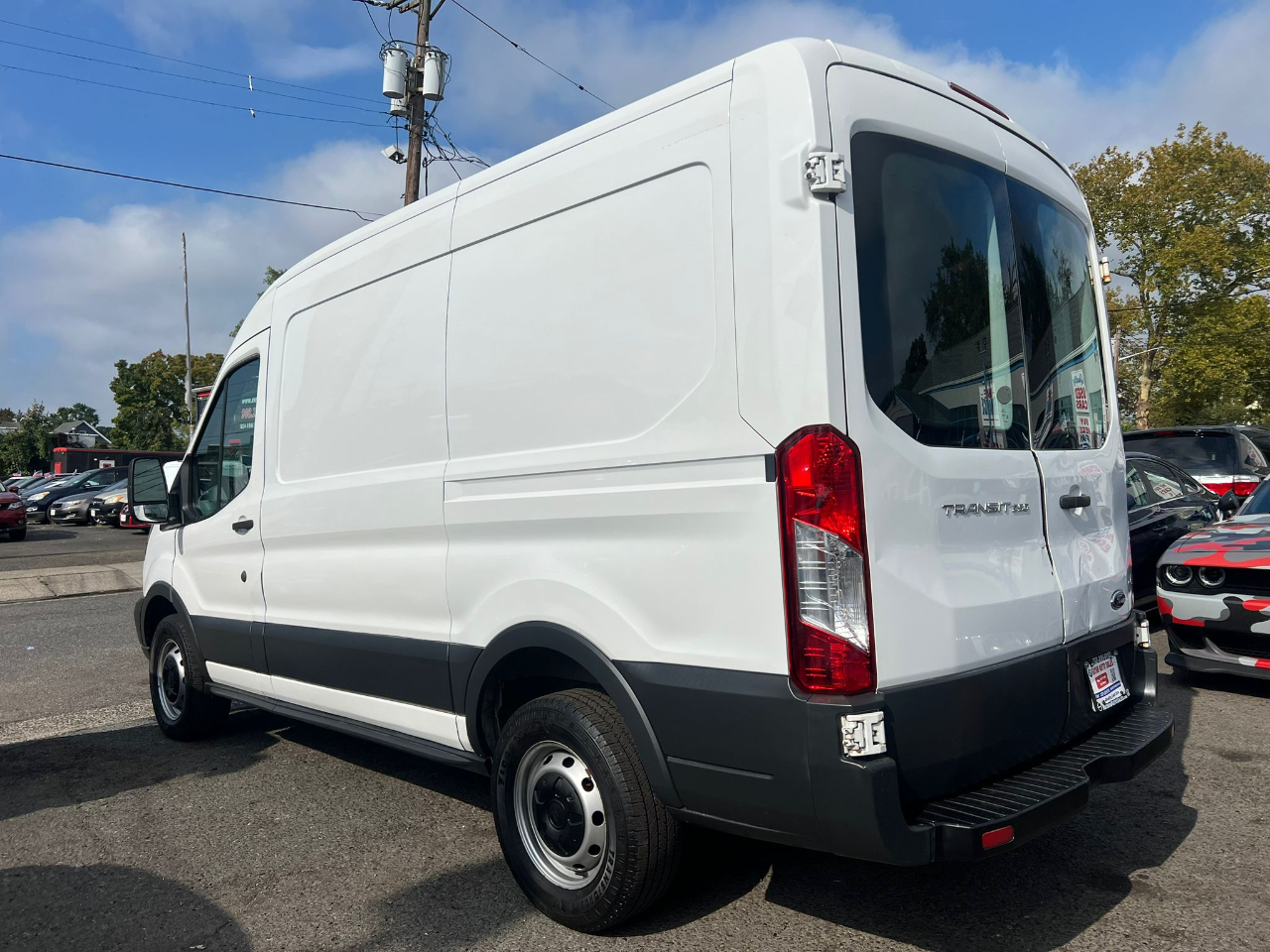 Ford Transit 250 Van Med. Roof w/Sliding Pass. 130-in. WB 2015