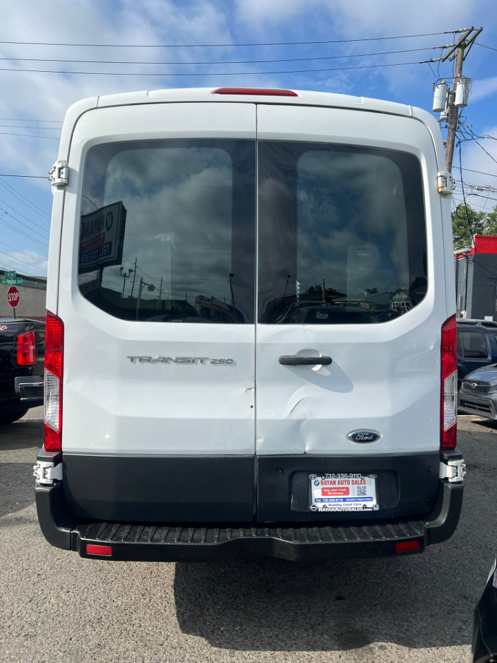 Ford Transit 250 Van Med. Roof w/Sliding Pass. 130-in. WB 2015