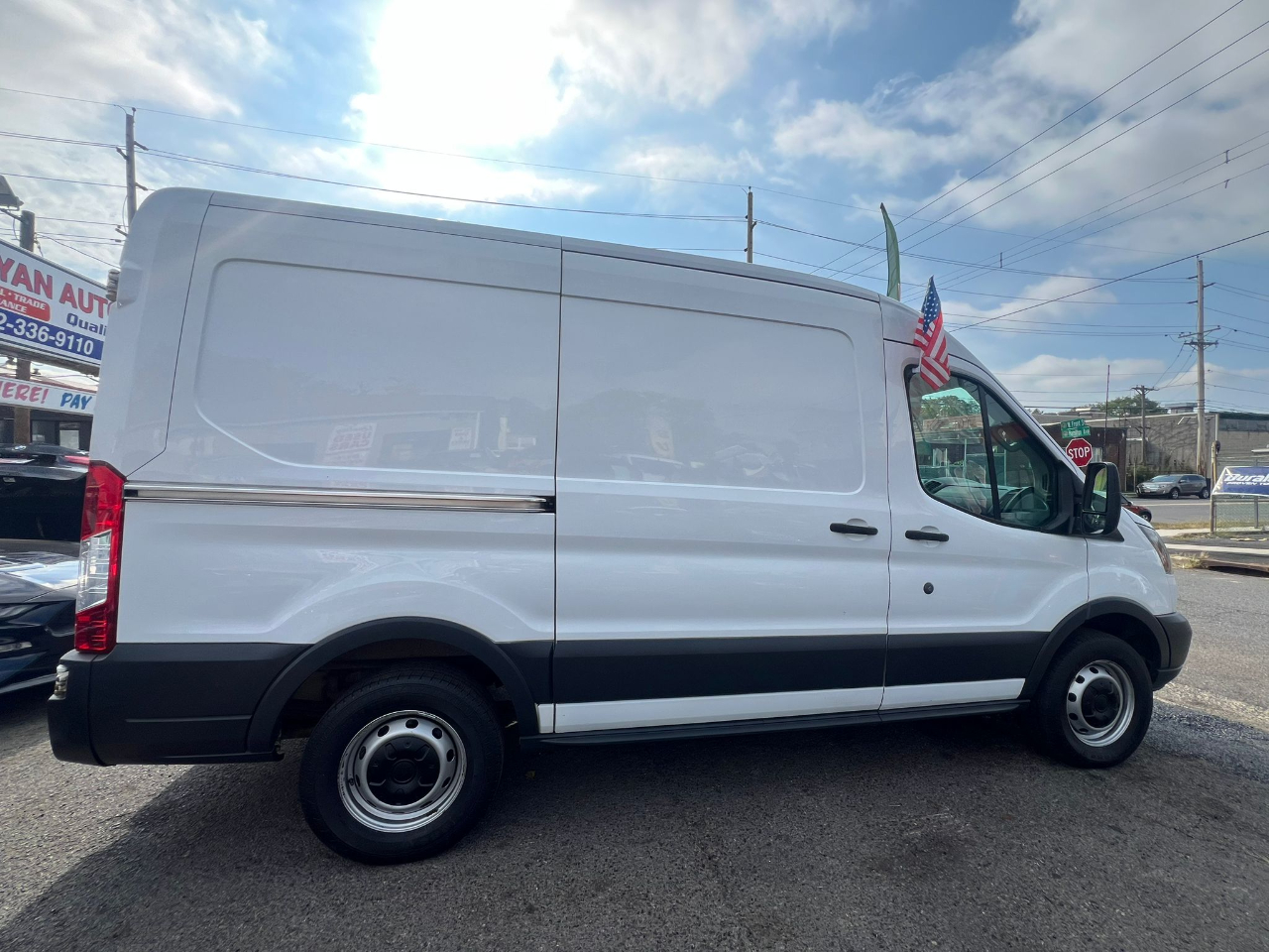 Ford Transit 250 Van Med. Roof w/Sliding Pass. 130-in. WB 2015