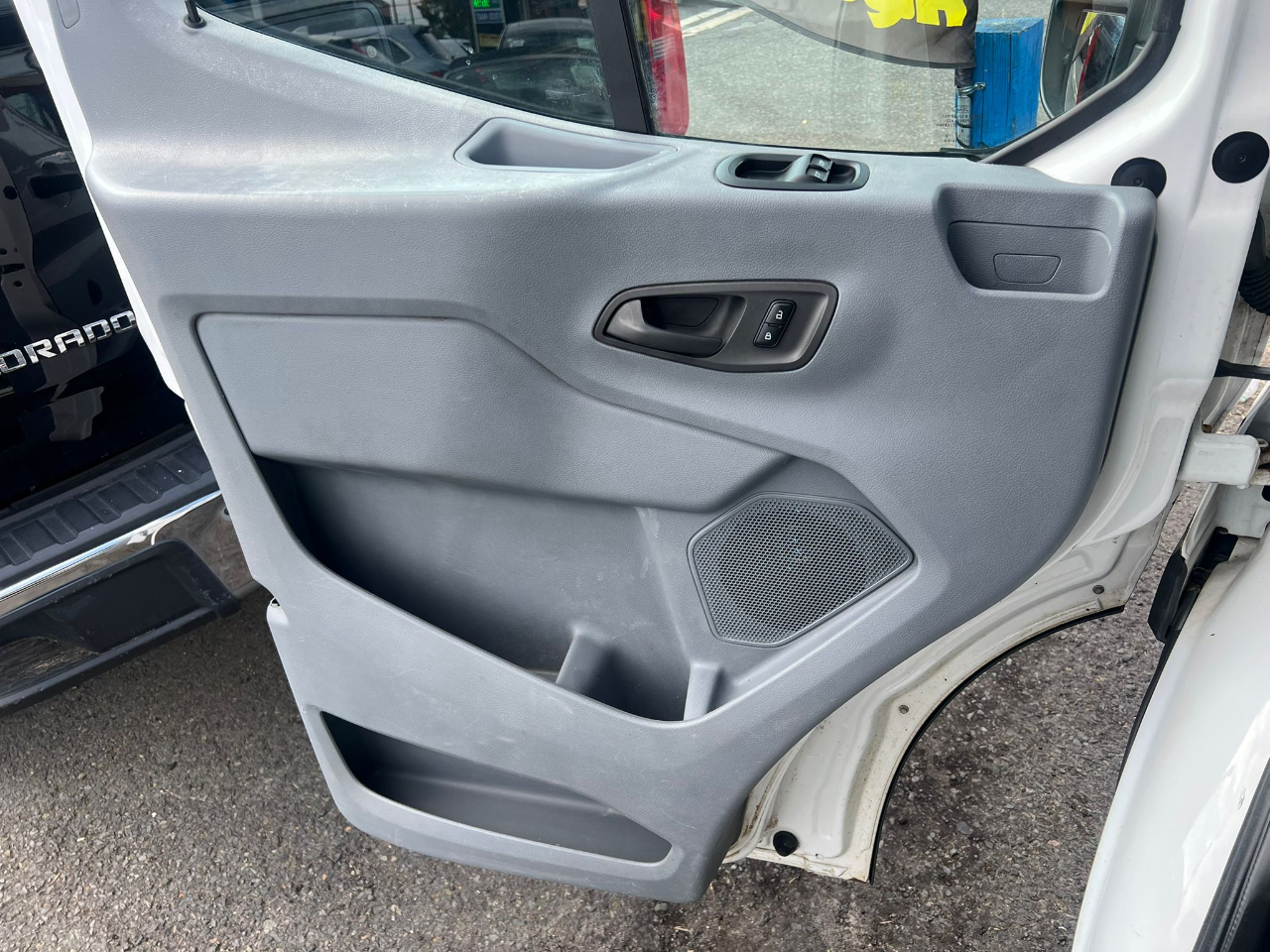 Ford Transit 250 Van Med. Roof w/Sliding Pass. 130-in. WB 2015