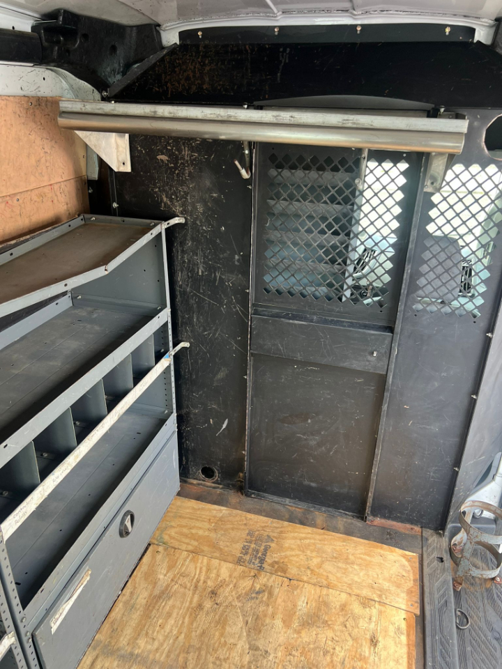 Ford Transit 250 Van Med. Roof w/Sliding Pass. 130-in. WB 2015